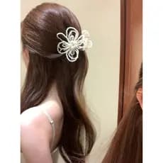 Estilo coreano requintado artesanal pérola flor Grab clip atmosfera sentir cabelo volta cabeça tubarão clipe Hairpin ace