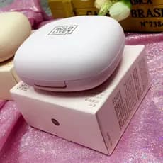 HOLD LIVE Influencer Luz Suave Controle de Óleo Pó Pressionado Fosco Duradouro Refrescante Corretivo Reparação de Pele F
