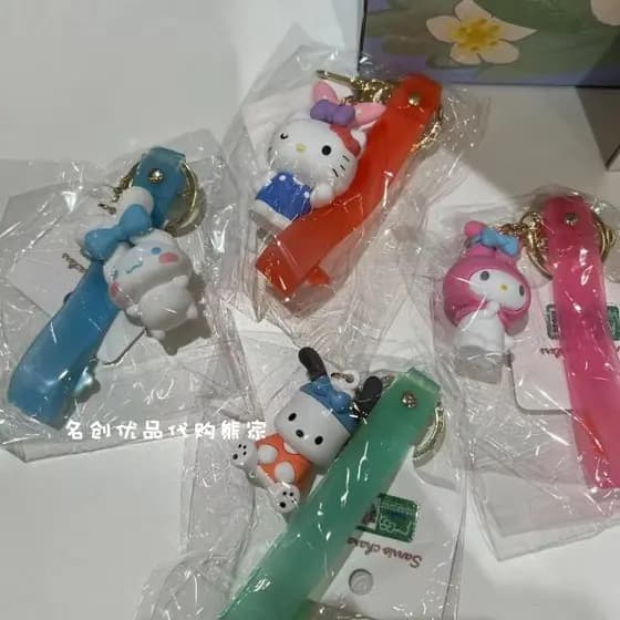 Produto famoso Sanrio Ear-tie Chaveiro Pingente Canela Dog Bag Enfeites Pacha Dog Hello Kitty