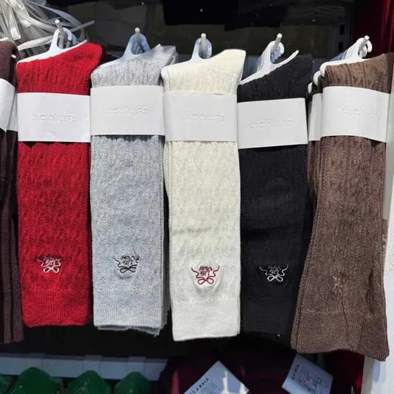 Torção bordado. Senhoras bezerro meias de algodão ins japonês Retro letras All-Match quatro estações Melade outono inver
