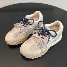 Pequeno aumento de altura interna sapatos de treinamento Moral feminino 2025 verão novo estilo de sola grossa estilo fin