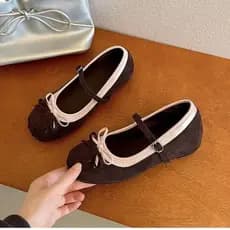 Estilo de fada francesa sapatos de boca rasa feminino 2026 novo estilo primavera ervilhas sapatos com saia aumento inter