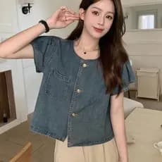 Retro camisa jeans de manga curta feminina verão 2026 novo estilo solto em torno do pescoço exterior jaqueta fina nicho