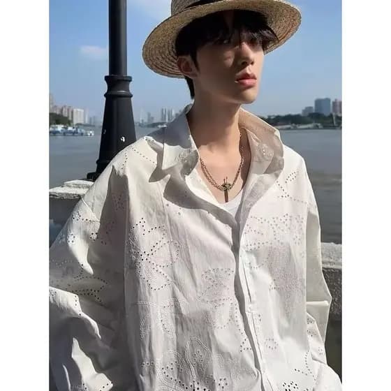 Verão estilo fino oco camisa bordada masculina de manga comprida versão coreana solta na moda High-End sentimento bonito