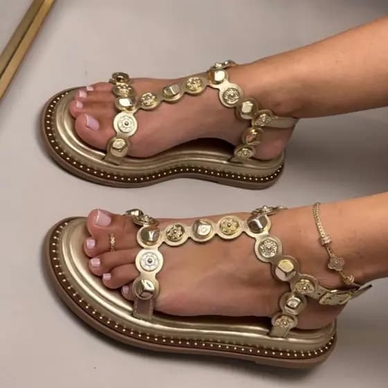 Sandália Feminina Dourada com Pedrarias Strass Confortável Anabela Baixa Moda Verão Casual Elegante