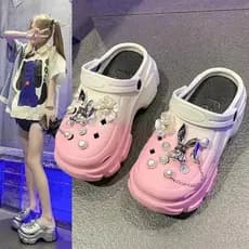 Buraco sapatos femininos verão 2025 novo estilo exterior usar sola grossa aumentada anti-deslizamento anti-Odor sapatos