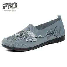 Moda tamanho grande Popular sapatos de pano feminino verão respirável bordado deslizamento-em sapatos femininos plana mã