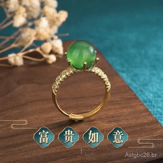 Influenciador faz live stream da oferta de um anel de coroa tradicional de estilo étnico, banhado a ouro e incrustado co