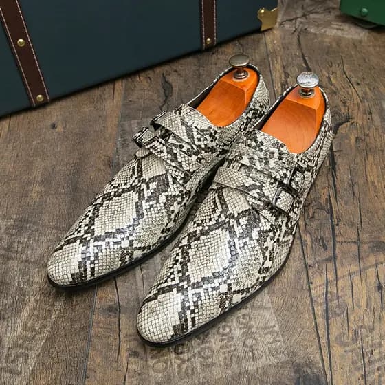 Sapatos masculinos com padrão de pele de cobra, estilo britânico, bico fino, boate, DJ, influenciador, tiro de rua, esti