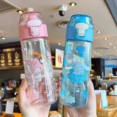 Copo de água Sanrio Kuromi, copo de plástico de alta qualidade com alça de transporte conveniente, copo para beber diret