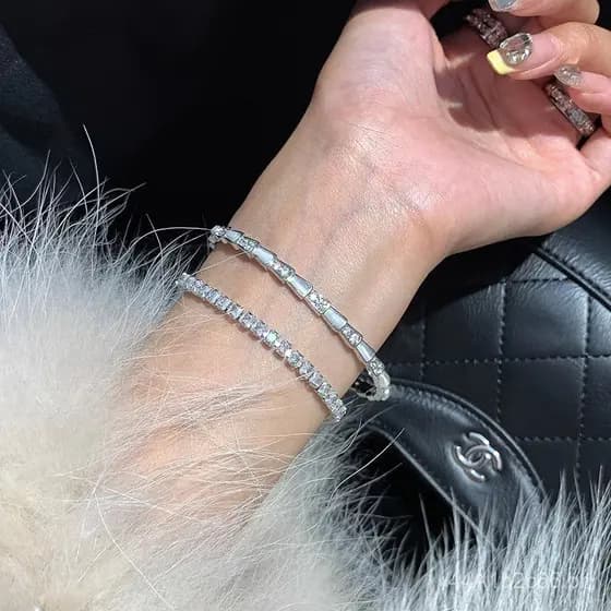 Pulseira requintada e exclusiva, pulseira deslumbrante com design de galáxia estrelada, prata com incrustações de diaman