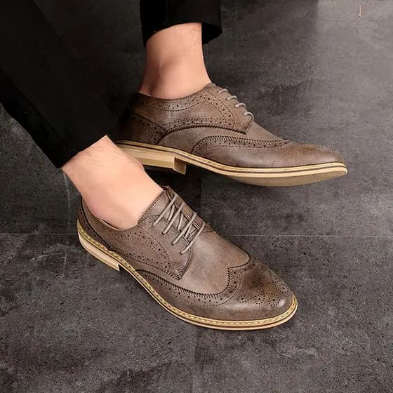 2026 novo estilo esculpido Brogue sapatos masculinos negócios Formal Wear britânico confortável casamento noivo cabeleir