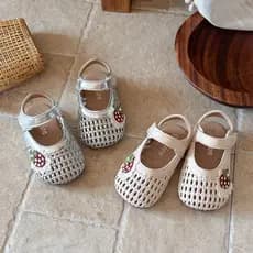 2026 novo estilo verão meninas sapatos de sola macia jardim de infância menina princesa Toe sandálias 1-6 anos de idade
