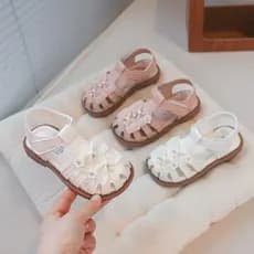 Crianças sandálias anti-chute 2026 verão novo estilo meninas sapatos de praia Baotou sola macia anti-deslizamento pérola