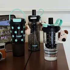 Copo de água de plástico estilo ins de verão, copo de acompanhamento portátil de grande capacidade para meninas, canudo