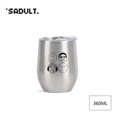 Estudante do sexo feminino bonito isolamento térmico mantendo frio 304 copo portátil de aço inoxidável copo de água bebi