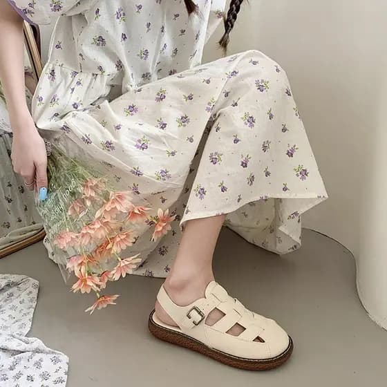 Sandálias femininas 2023 novo estilo sapatos femininos verão versão coreana Baotou sola plana sandálias de estudante sap