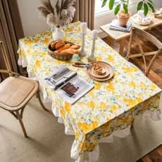 Toalha de mesa estudante com babados quadrados