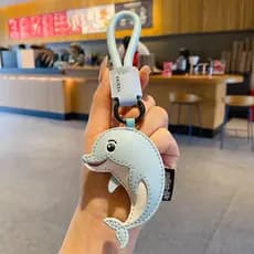 2025 novo estilo de couro golfinho carro chaveiro meninos mochila pingente criativo chaveiro pequenas jóias femininas