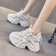 Pai Casual esportes sapatos femininos solas de pé olhar superior aumentado interior malha grossa branco na moda