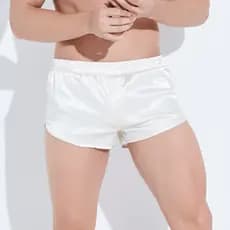 Homens tamanho grande cor sólida Material leve sedoso Ultra curto casa roupa interior Shorts de dois pontos casa calças