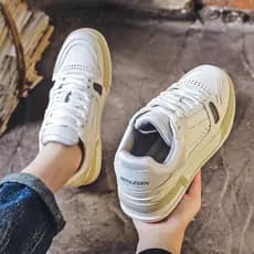 Sapatos masculinos 2026 novo estilo sapatos masculinos na moda verão branco esportes tênis casuais masculinos aumentando