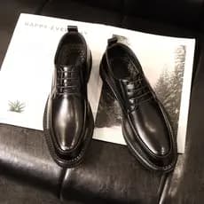Sapatos de couro masculinos de sola grossa estilo britânico respirável sapatos formais de negócios versão coreana Casual