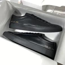 COMMON pequenos sapatos pretos INS mesmo estilo pequenos sapatos brancos casuais estilo casal All-Match tênis brancos ma