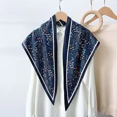 Pequeno lenço triangular Floral feminino primavera verão estilo fino All-Match decorativo Baotou cortina de bunda dupla