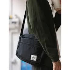 Sobag sobag cor sólida leve japonês mensageiro Commuter pequeno quadrado saco masculino Casual literário repelente de ág