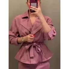 Conjunto Feminino de Suede Rosa - Blazer de Cintura Alta + Saia Midi com Zíper - Visual Elegante para Trabalho e Festas