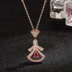 Colar de Saia Pequena Fashionável para Mulheres, Pingente em Forma de Leque, Corrente de Clavícula Elegante e Luxuosa, P