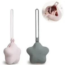 Um estojo de silicone para chupeta, adequado para uso em carrinhos de bebê e suportes de chupeta, tanto em ambientes int