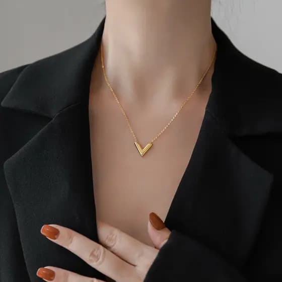 Europeu americano dourado em forma de V brincos colar conjunto moda simples All-Match estilo Metal brincos Design exclus