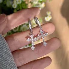 Luz de luxo Super piscando cruz brincos femininos High-End brincos simples brincos de diamante