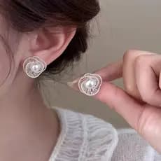 Brincos de pérola com rosca oca prateada, Design de nicho, brincos de flores exclusivos de alta qualidade