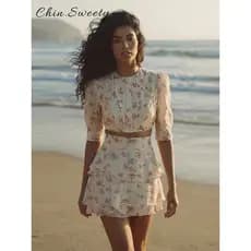 Conjunto Elegante de Saia Curta Plissada Floral para Mulheres, Blusa de Manga Curta com Decote Redondo e Saia com Babado