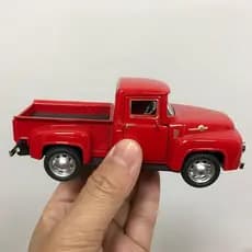 Caminhão De Metal Vermelho Em Miniatura Decora Sua Mesa Estilo Clássico Decoração De Casa