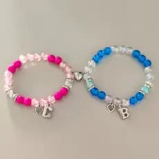 Pulseira amizade com pingente iniciais