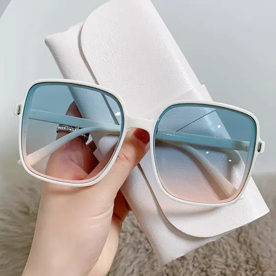 Óculos de Sol Quadrado Grande Estético VIRAL no Instagram  Lentes Degradê UV400, Unissex com Cores Vibrantes – Must-Have