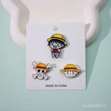 Merchandising de personagens de desenhos animados: broche de Luffy com chapéu de palha de metal, acessório de bolsa em l