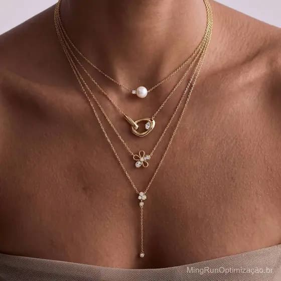 Colar de luxo com textura sofisticada e fecho floral de pérolas, joia versátil e elegante para a clavícula, feita de aço