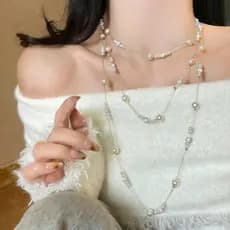 Colar de pérolas estilo francês para mulheres, incrustado com diamantes, adequado para usar em camadas, design vintage e