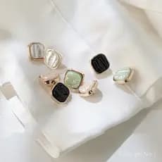10 Peças/Lote 10mm Camisa De Metal Quadrado Botões Super Belas Botão Branco Para Baixo As Mulheres Pequenas Na Gola E Pu