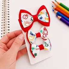 Kit Laço Escolar Infantil, Laço escolar no bico de pato.