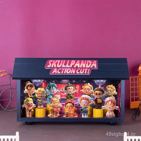POPMART SKULLPANDA Life is Like a Play Series Caixa Surpresa com Figuras e Cenário de Exibição