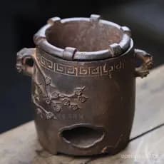 Utensílios de ferro em estilo antigo, pega chinesa escalando ameixeira, fogão de carvão para preparação de chá, ornament