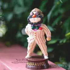 Boneco Bobblehead Versão Q do Porquinho Vermelho do Museu Ghibli, Importado do Japão, Versão com Vestido de Chefe Manma