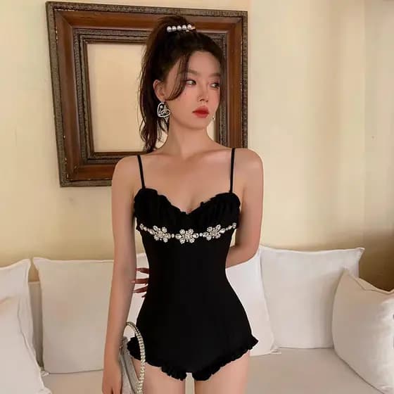 Maiô feminino 2026 novo estilo maiô feminino Yi Mengling mesmo estilo preto saia de uma peça estilo conservador primaver