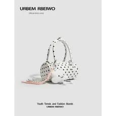 bolsa feminina Bolsa UR saco feminino verão coreano nicho de alta aparência saco de boliche couro patente bolinhas trave